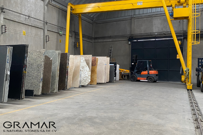 showroom de mármol y cuarzo para arquitectura premium